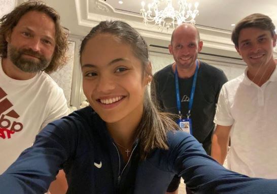 Ian Raducanu daughter Emma Raducanu with her team.